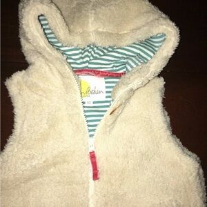 Mini Boden Cream Fuzzy Fleece Girl’s  Hooded Vest with Red Zipper